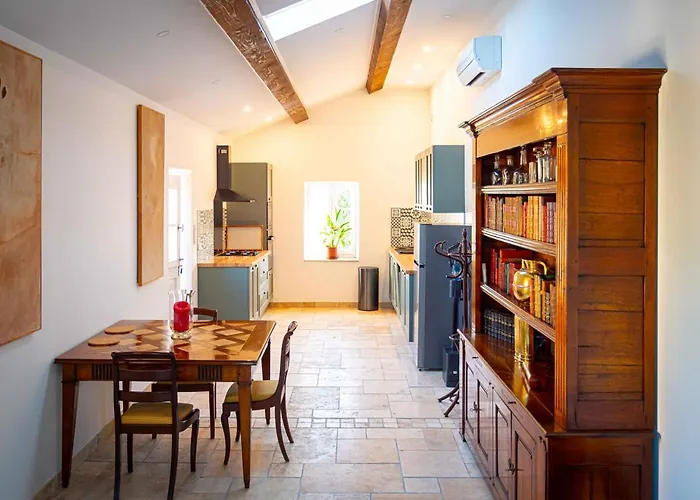 La Vernede Holiday home *